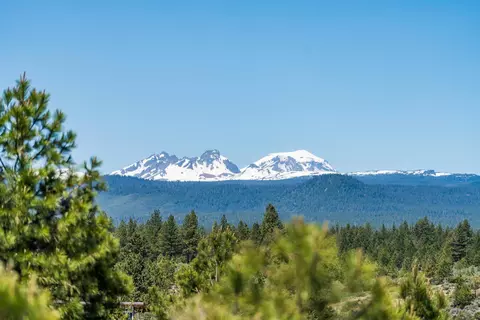 19240 Christopher Ct, Bend, OR 97702 photo 2