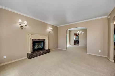 Living - 523 Ridgeway Ave, Central Point, OR 97502 photo 3 of 9