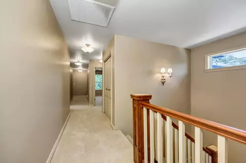 Entry Way - 523 Ridgeway Ave, Central Point, OR 97502 photo 6 of 7