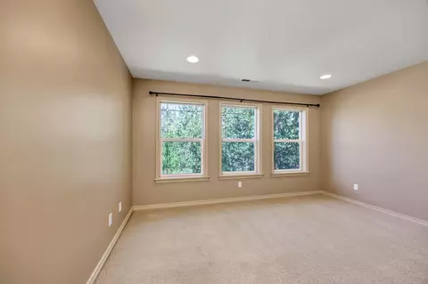 Bedroom - 523 Ridgeway Ave, Central Point, OR 97502 photo 6 of 9