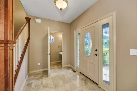 Entry Way - 523 Ridgeway Ave, Central Point, OR 97502 photo 1 of 7