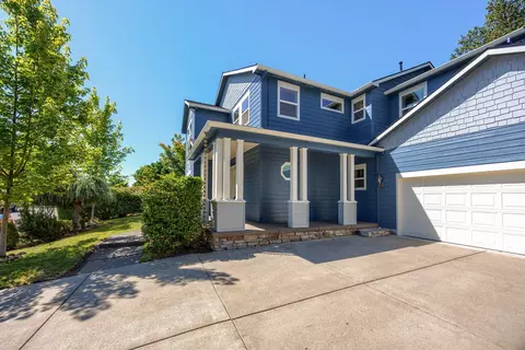 Exterior - 523 Ridgeway Ave, Central Point, OR 97502 photo 6 of 18