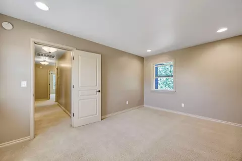 Bedroom - 523 Ridgeway Ave, Central Point, OR 97502 photo 8 of 9
