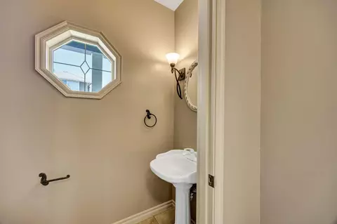 Bath - 523 Ridgeway Ave, Central Point, OR 97502 photo 1 of 6