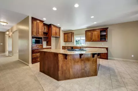 Kitchen - 523 Ridgeway Ave, Central Point, OR 97502 photo 1 of 5