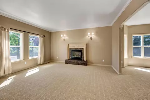 Living - 523 Ridgeway Ave, Central Point, OR 97502 photo 1 of 9