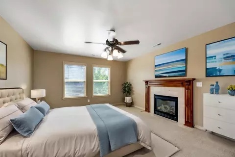 Bedroom - 523 Ridgeway Ave, Central Point, OR 97502 photo 2 of 9