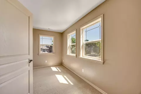 Bedroom - 523 Ridgeway Ave, Central Point, OR 97502 photo 1 of 9