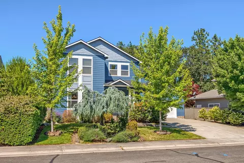 Exterior - 523 Ridgeway Ave, Central Point, OR 97502 photo 2 of 18
