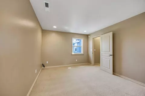 Bedroom - 523 Ridgeway Ave, Central Point, OR 97502 photo 9 of 9