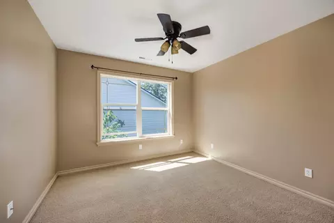 Bedroom - 523 Ridgeway Ave, Central Point, OR 97502 photo 3 of 9