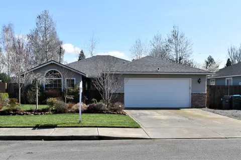 2133 Martin Dr, Medford, OR 97501