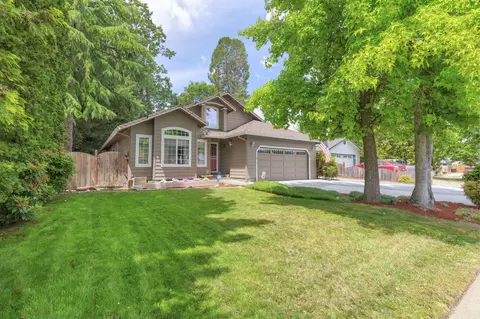 1280 Ironwood Dr, Grants Pass, OR 97526