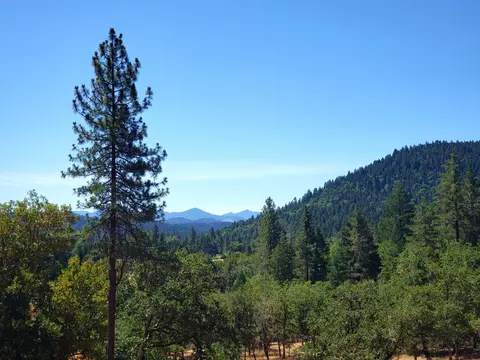 500 Paradise Gardens Rd, Grants Pass, OR 97527