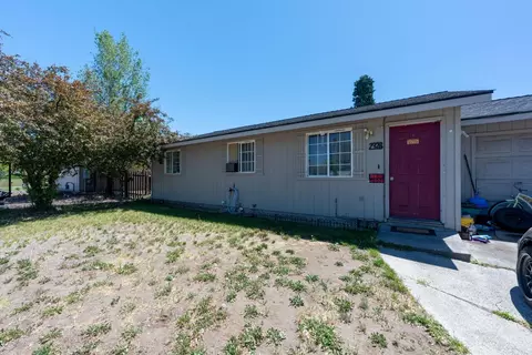 2328 SW Glacier Ave, Redmond, OR 97756