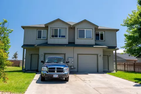 2452 NW 8th St, Redmond, OR 97756