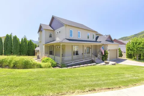 304 Woodville Way, Rogue River, OR 97537