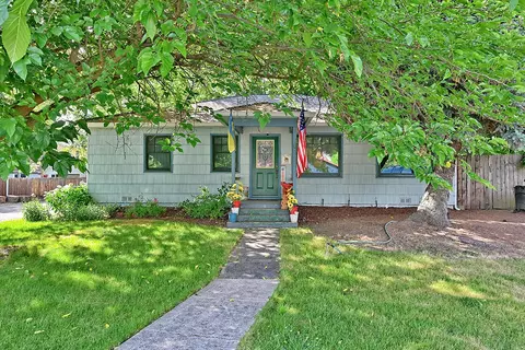 309 W 1st St, Phoenix, OR 97535