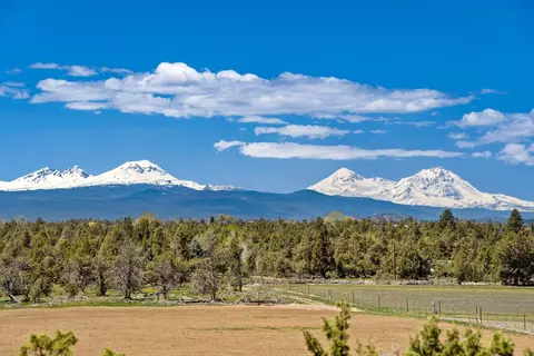 24395 Dodds Rd, Bend, OR 97701 photo 2