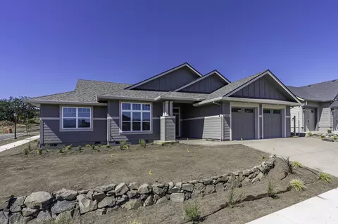 4205 Connection Ln, Medford, OR 97504