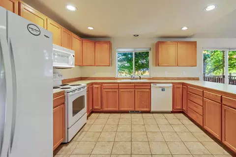 Kitchen - 2279 NEdgewater Dr, Bend, OR 97701 photo 1 of 2