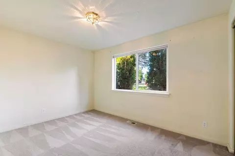 Bedroom - 2279 NEdgewater Dr, Bend, OR 97701 photo 2 of 5