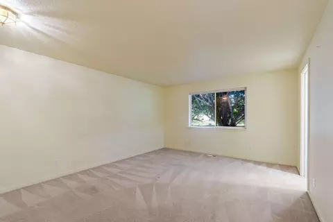 Bedroom - 2279 NEdgewater Dr, Bend, OR 97701 photo 4 of 5