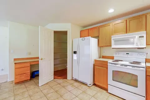 Kitchen - 2279 NEdgewater Dr, Bend, OR 97701 photo 2 of 2