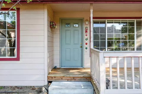 Entry Way - 2279 NEdgewater Dr, Bend, OR 97701 photo 1 of 4