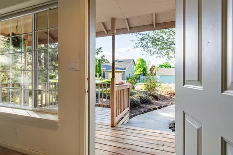 Entry Way - 2279 NEdgewater Dr, Bend, OR 97701 photo 4 of 4