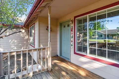 Exterior - 2279 NEdgewater Dr, Bend, OR 97701 photo 12 of 15