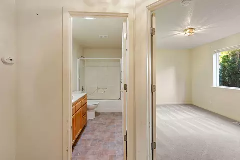 Entry Way - 2279 NEdgewater Dr, Bend, OR 97701 photo 2 of 4