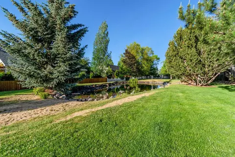 Exterior - 2279 NEdgewater Dr, Bend, OR 97701 photo 8 of 15