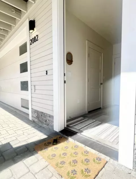 Entry Way - 2082 NW Trenton Ave #2, Bend, OR 97703 photo 1 of 2