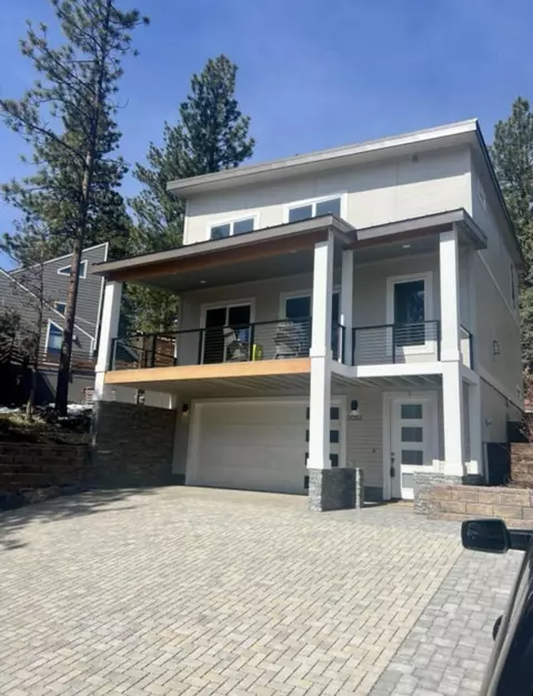 Exterior - 2082 NW Trenton Ave #2, Bend, OR 97703 photo 2 of 2