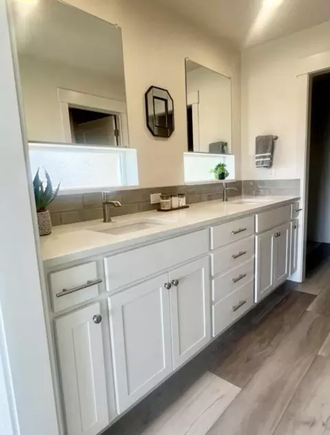 Bath - 2082 NW Trenton Ave #2, Bend, OR 97703 photo 1 of 3