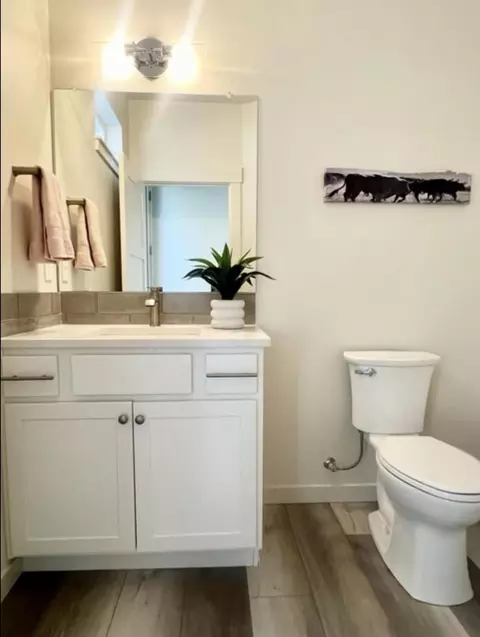 Bath - 2082 NW Trenton Ave #2, Bend, OR 97703 photo 3 of 3