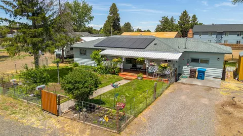2267 SW Volcano Ave, Redmond, OR 97756