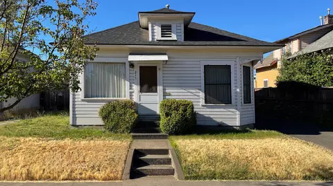 215 W Jackson St, Medford, OR 97501