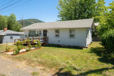 471 Fairchild St, Canyonville, OR 97417