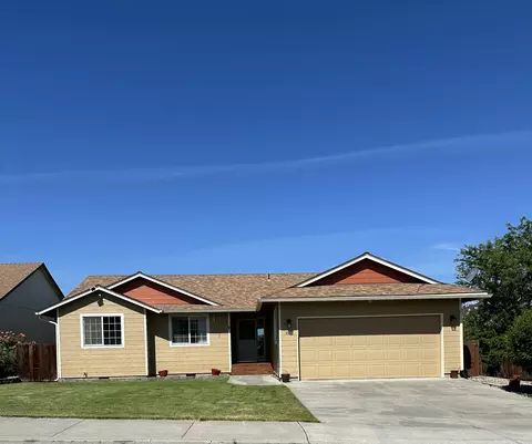 390 NE Hillcrest St, Madras, OR 97741