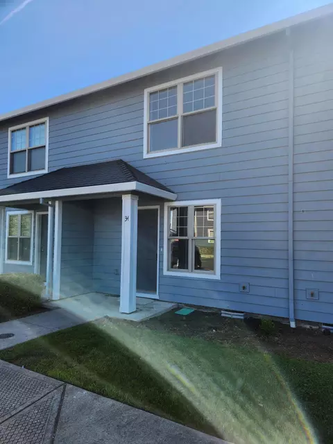 450 Midway Rd #34, Medford, OR 97501