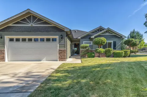 3789 Sherwood Park Dr, Medford, OR 97504