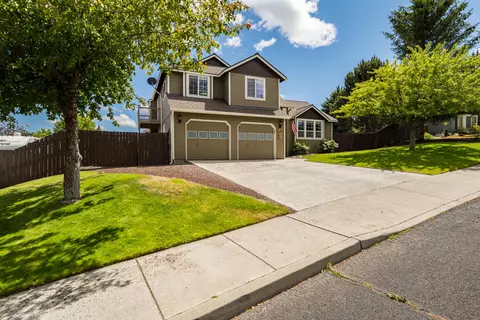3746 SW Volcano Pl, Redmond, OR 97756
