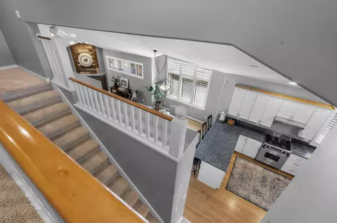 Entry Way - 19587 Simpson Ave, Bend, OR 97702 photo 5 of 6