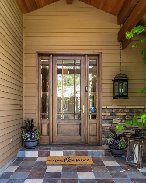 Entry Way - 19587 Simpson Ave, Bend, OR 97702 photo 1 of 6
