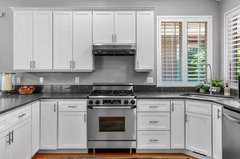 Kitchen - 19587 Simpson Ave, Bend, OR 97702 photo 2 of 2