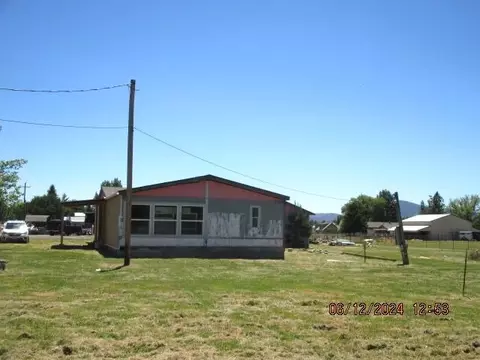 15208 Clover Creek Rd, Klamath Falls, OR 97601