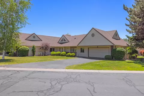 9324 St Andrews Cir, Klamath Falls, OR 97603