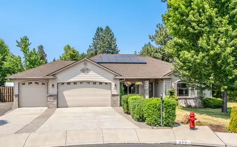 277 SE Soft Tail Dr, Bend, OR 97702